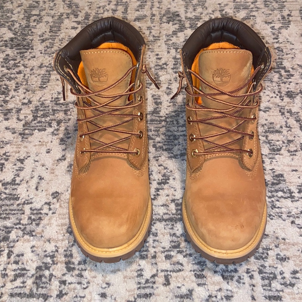 Women’s timberland boots, size 8.5.